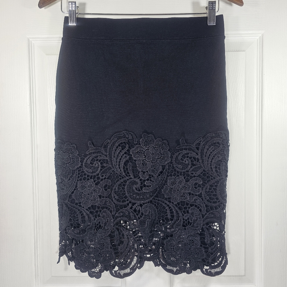 Haute Monde Black Stretchy Skirt With Floral Lace Looking Applique Size Medium